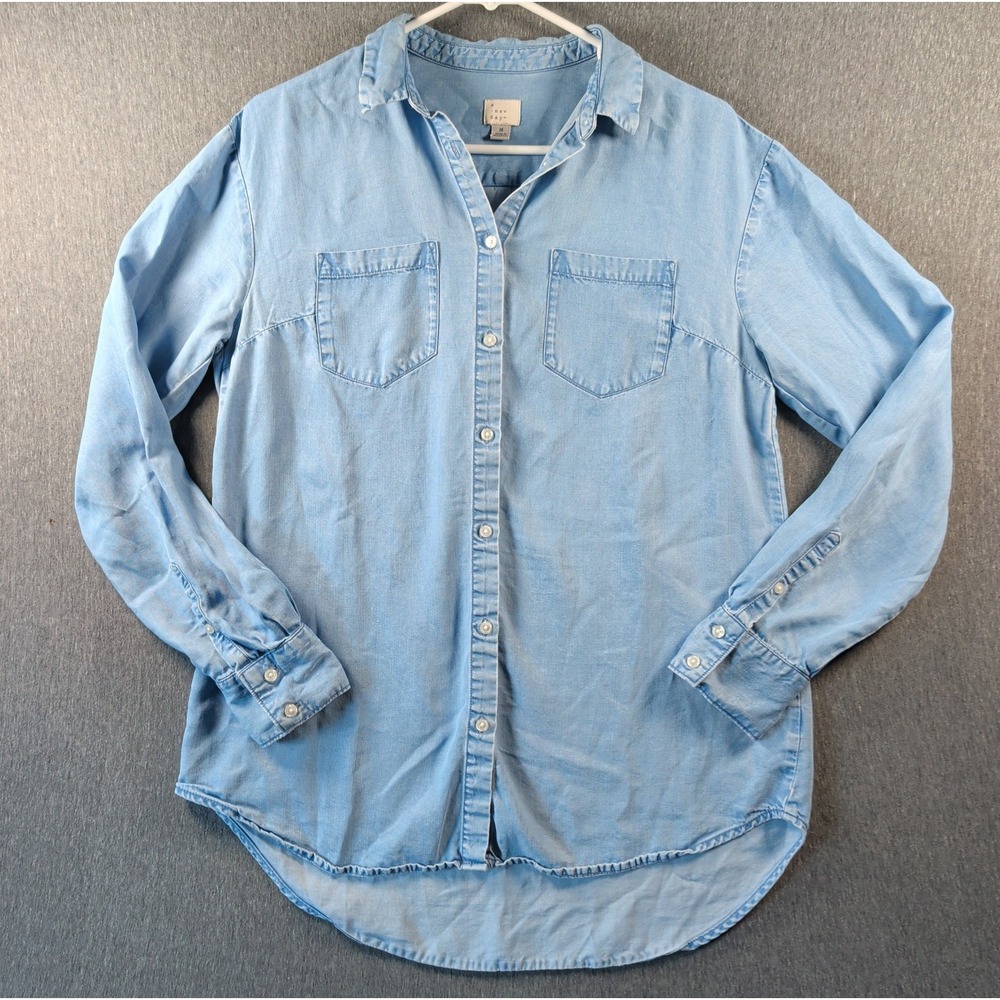 A New Day Womens M Blue Chambray Long Sleeve Casual Button Shirt Soft Pockets